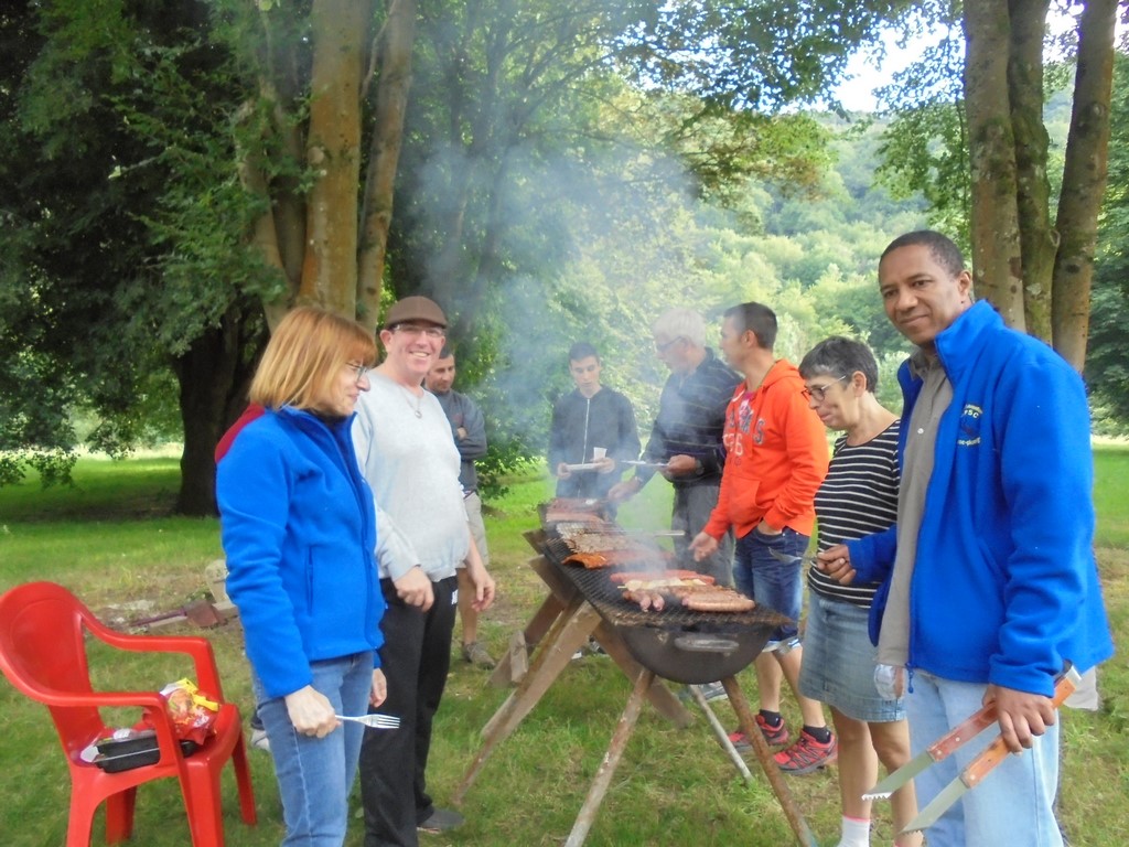 Beaucoup de monde aux barbecues